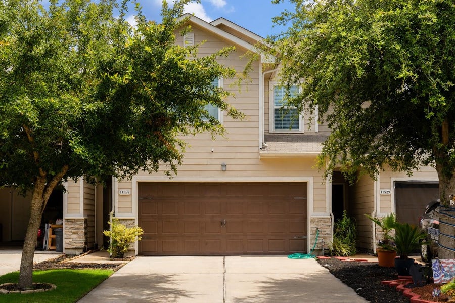 Property photo for 11527 Champions Green Drive, Houston, TX