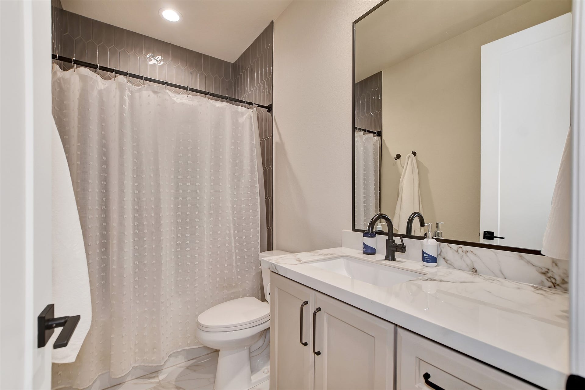 1746 Spring View, Friendswood, TX 77546 1746 Spring View, Friendswood, TX 77546
