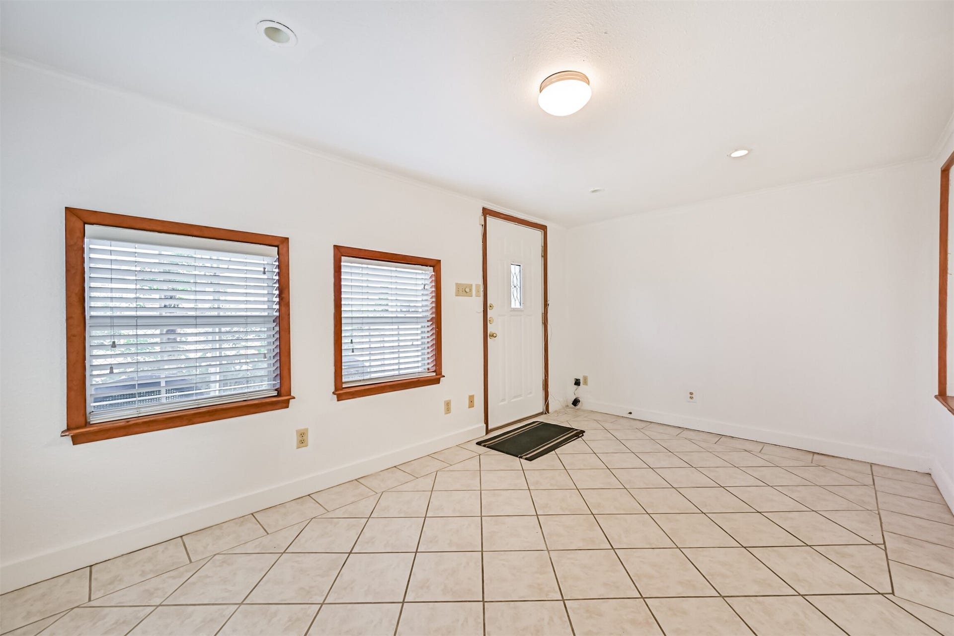 1102 9th Street, Galveston, TX 77550 lower unit