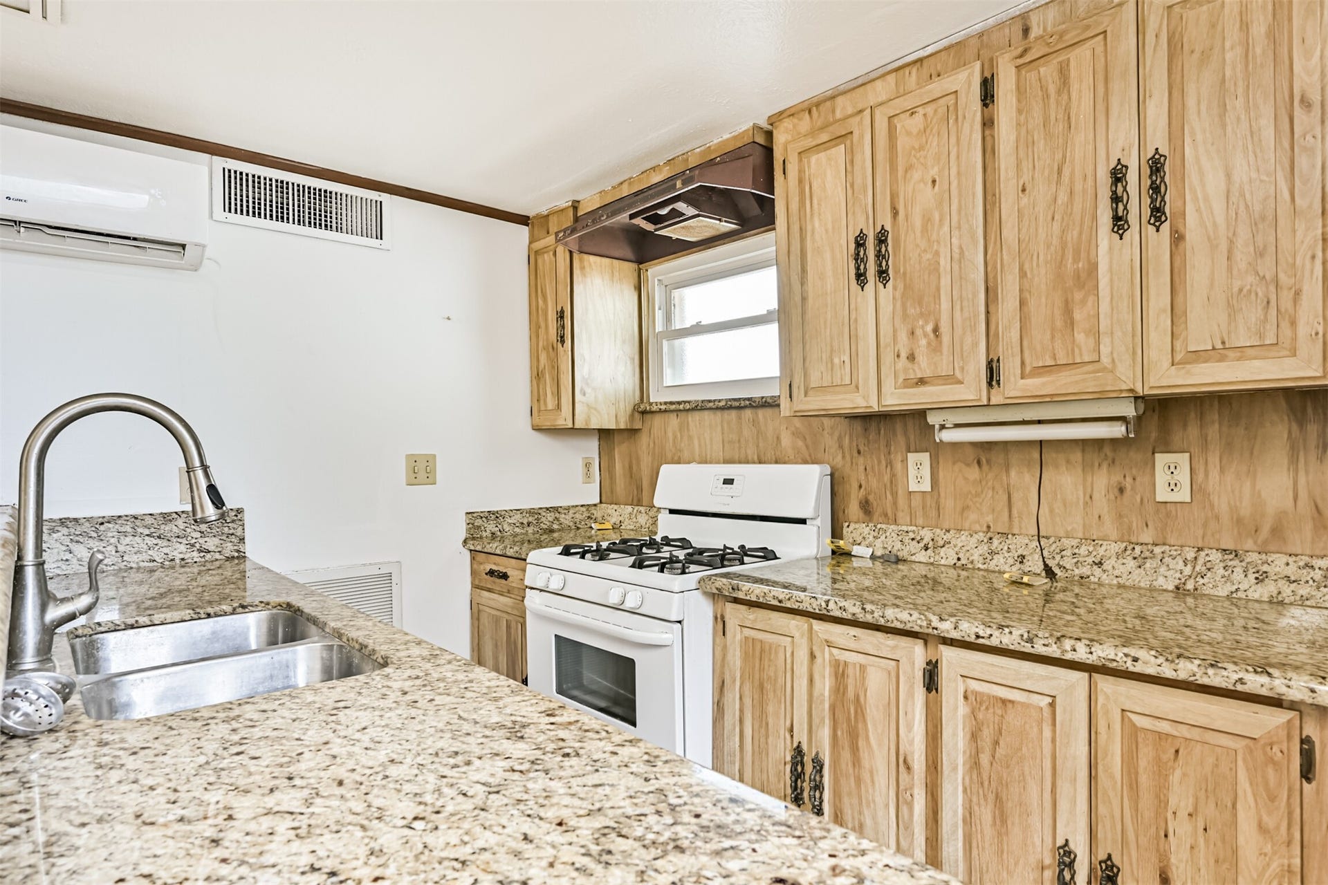 1102 9th Street, Galveston, TX 77550 1102 9th Street, Galveston, TX 77550