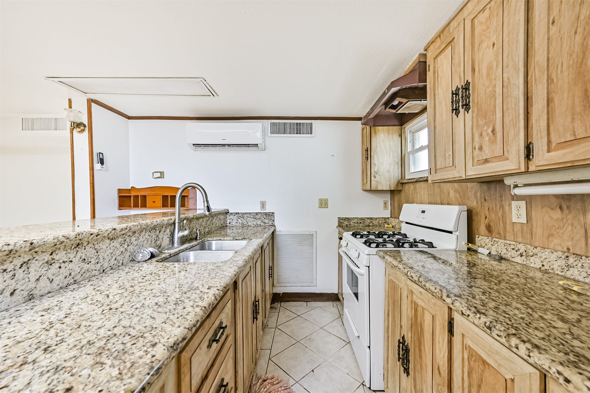 1102 9th Street, Galveston, TX 77550 1102 9th Street, Galveston, TX 77550