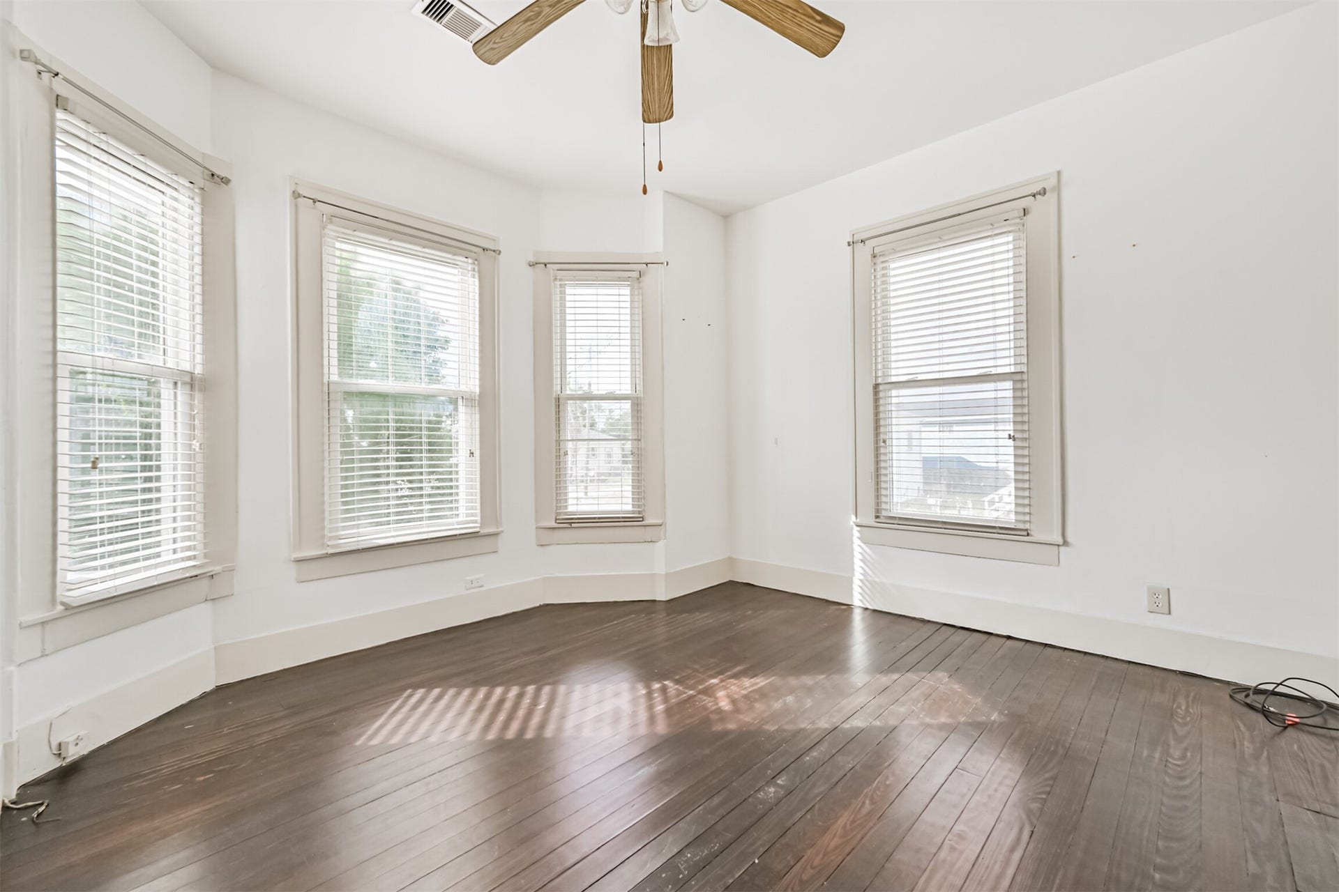 1102 9th Street, Galveston, TX 77550 1102 9th Street, Galveston, TX 77550
