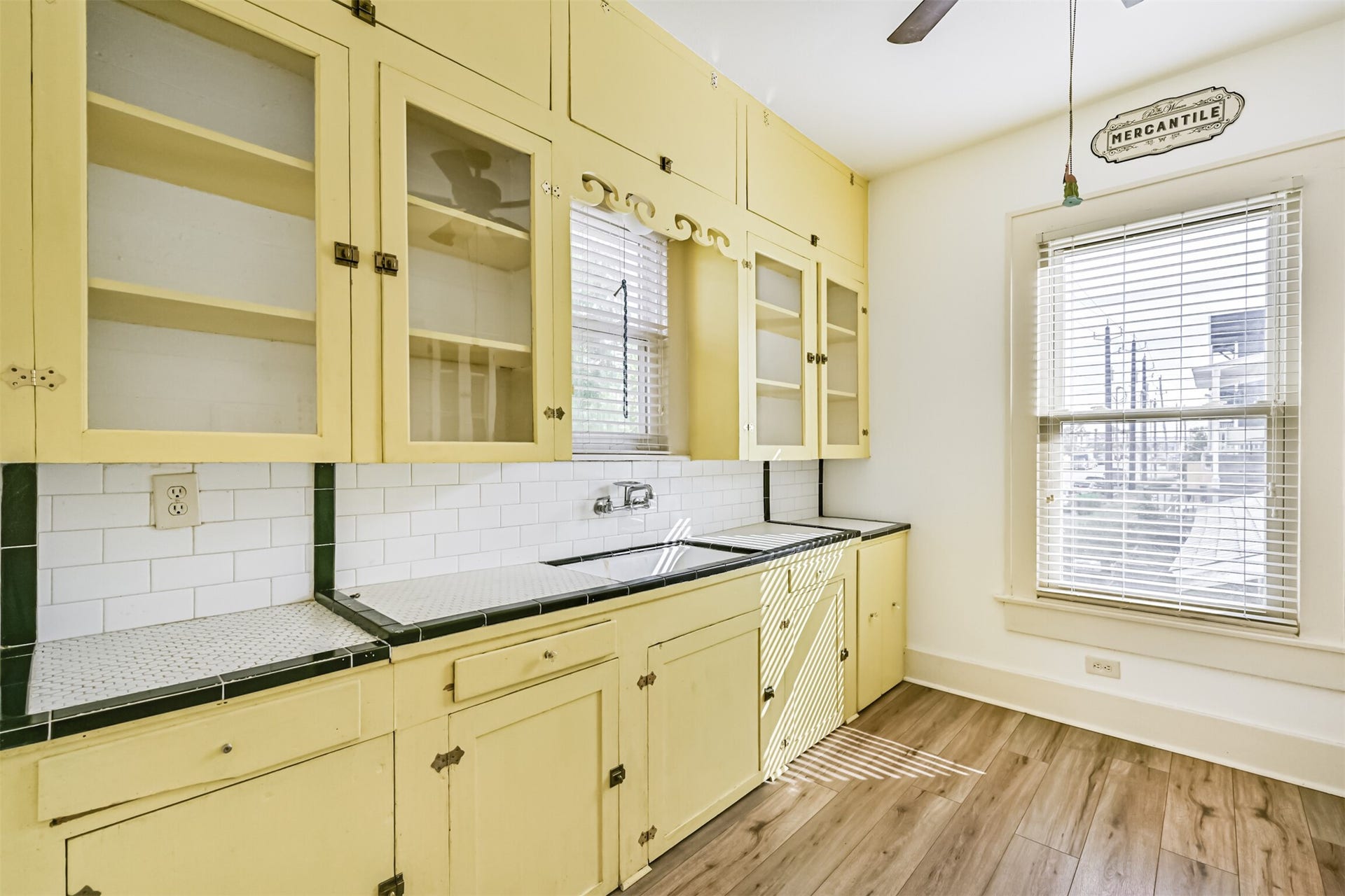 1102 9th Street, Galveston, TX 77550 1102 9th Street, Galveston, TX 77550