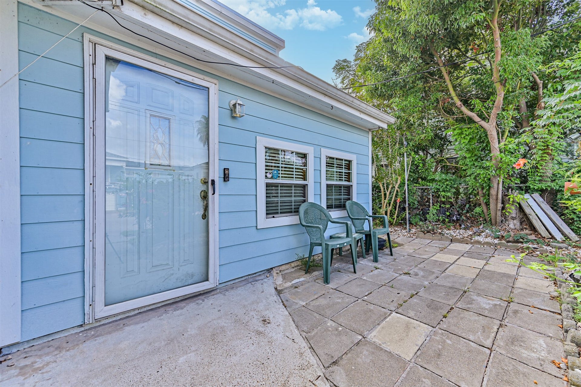 1102 9th Street, Galveston, TX 77550 Ground level entry