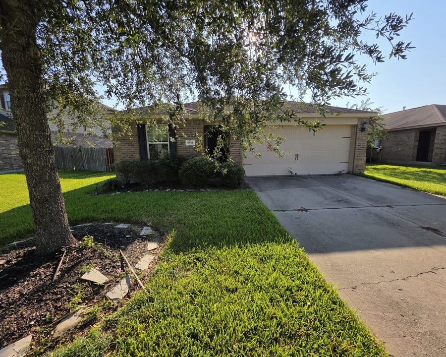 Property photo for 9811 Garnet Falls Drive, Rosharon, TX