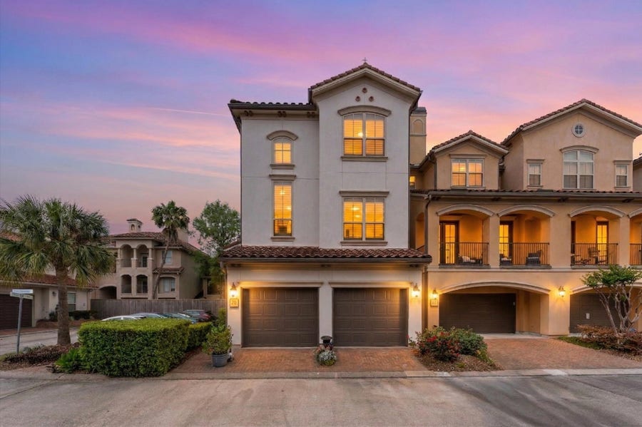 Property photo for 18 Laurelwood Drive, Houston, TX
