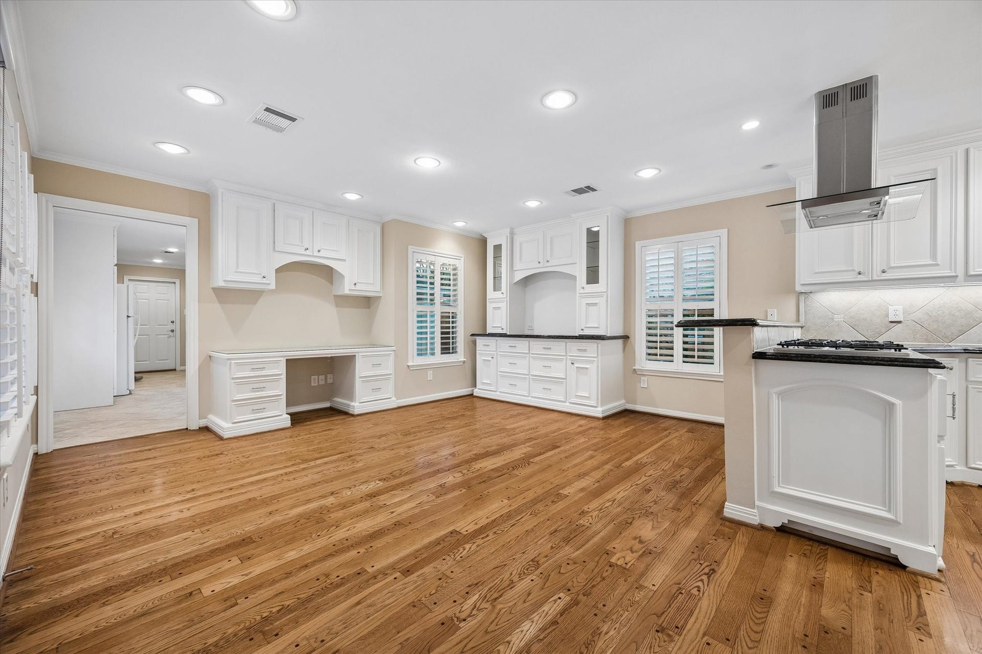 6235 Sugar Hill Drive, Houston, TX 77057 6235 Sugar Hill Drive, Houston, TX 77057