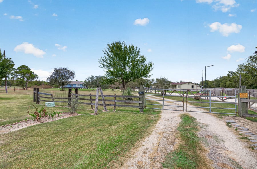 Property photo for 6823 Koeblen Road, Richmond, TX