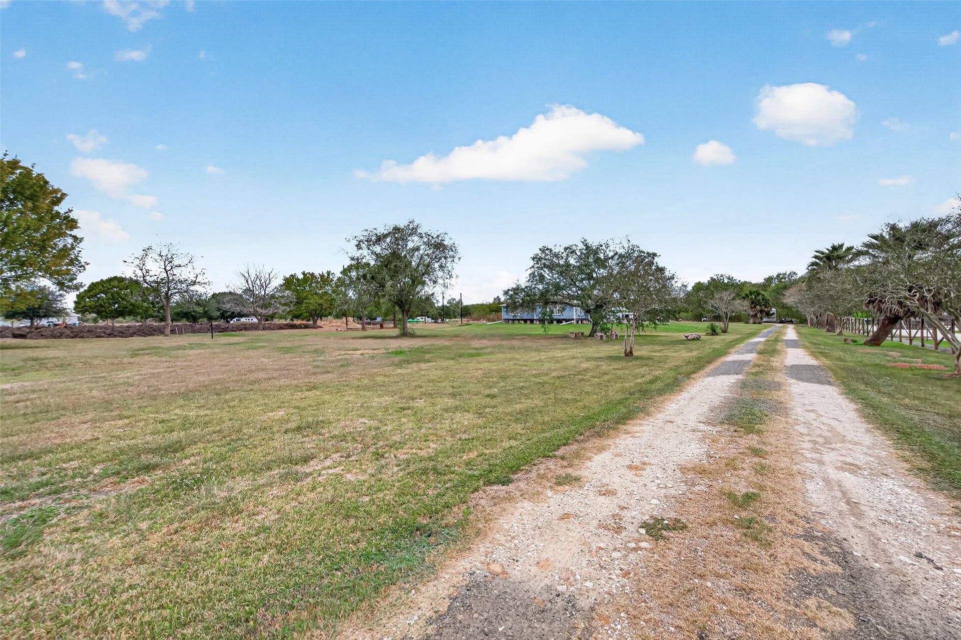 6823 Koeblen Road, Richmond, TX 77469 6823 Koeblen Road, Richmond, TX 77469