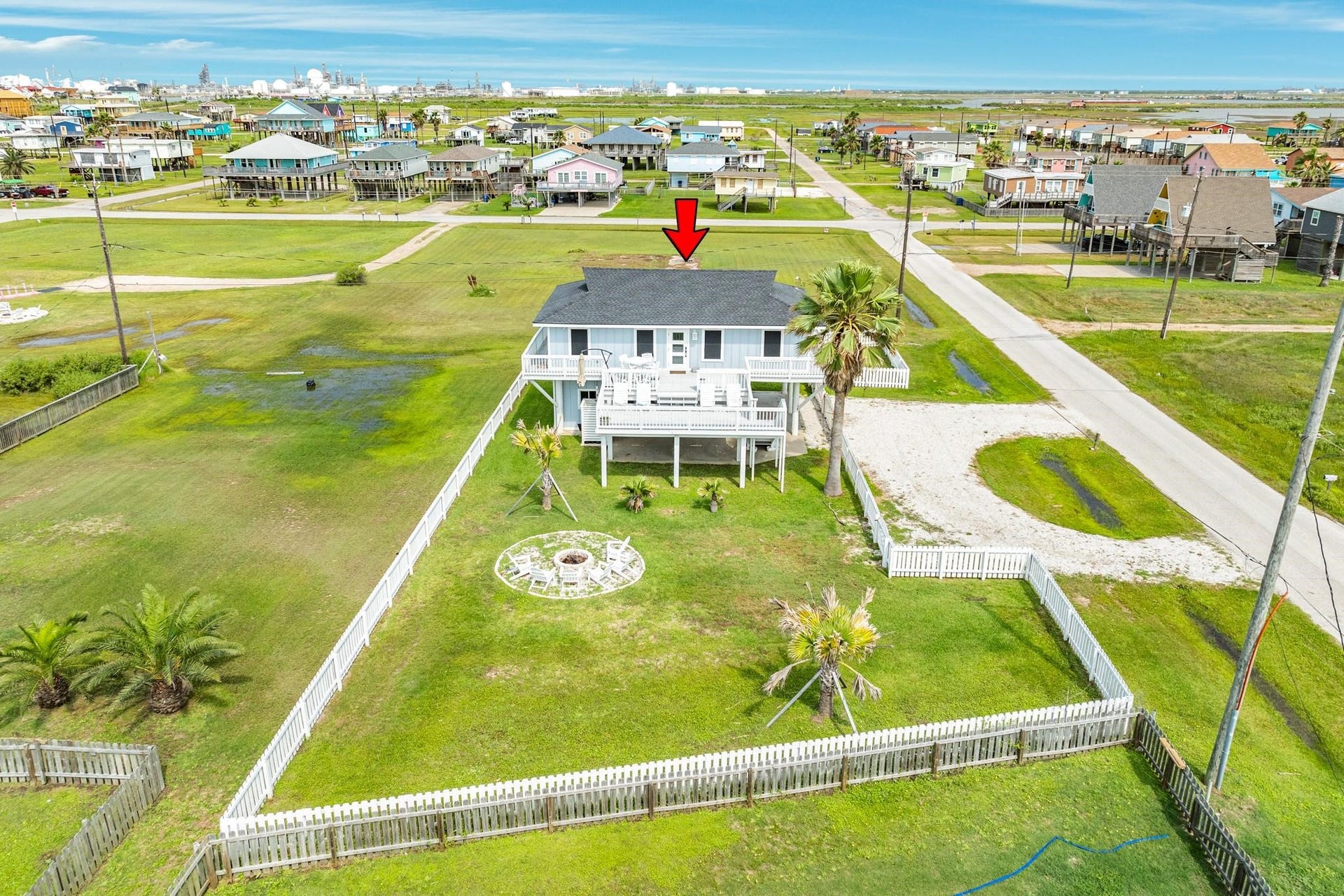 307 Angel Wing Street, Surfside Beach, TX 77541 A spacious fenced yard offers room to entertain, play or simply relax!