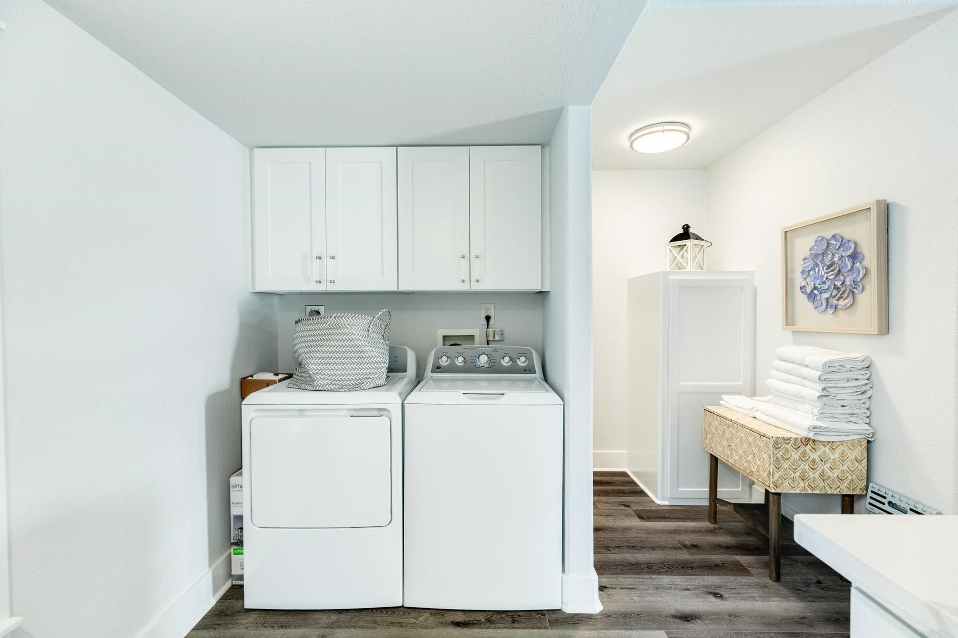 307 Angel Wing Street, Surfside Beach, TX 77541 Fully equipped laundry room with plenty of storage.