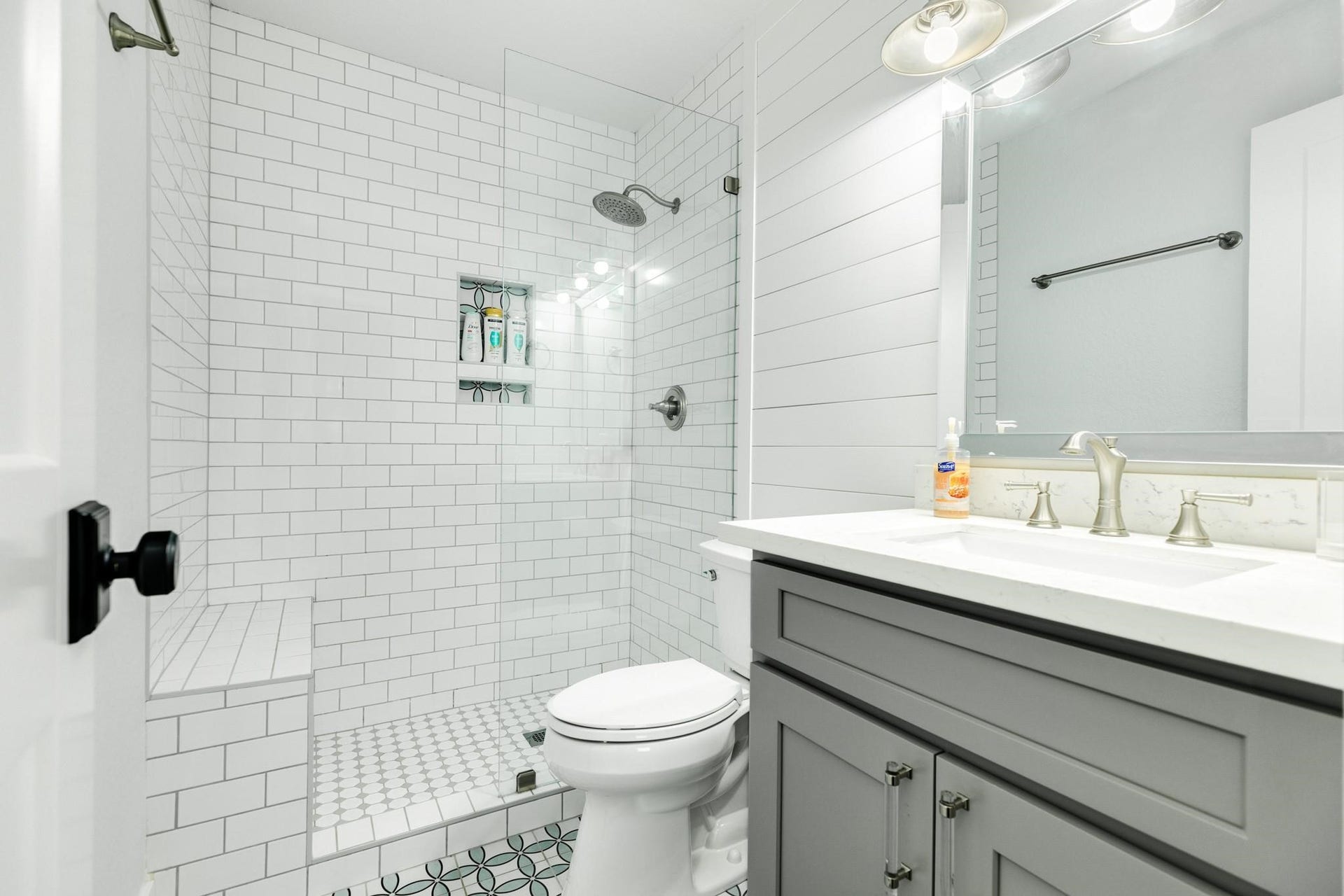 307 Angel Wing Street, Surfside Beach, TX 77541 Whether your rinsing off after a day at the beach or getting ready for a night under the stars, this stylish space is the perfect blend of function & coastal charm.
