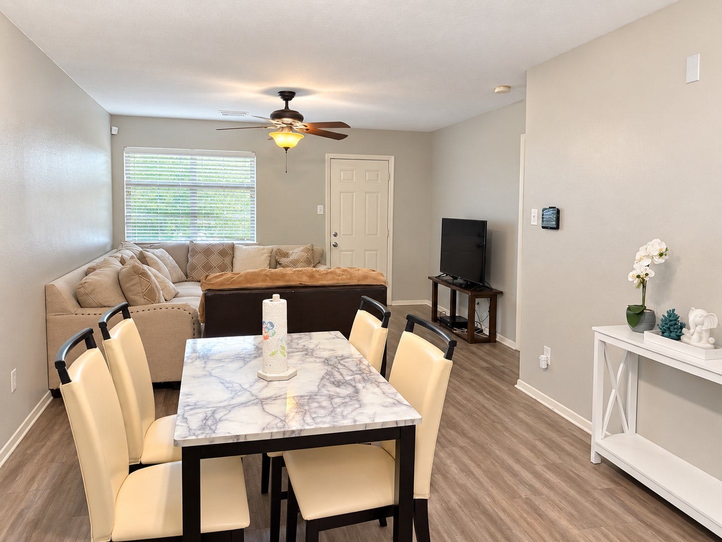 1537 Nichole Woods Drive, Houston, TX 77047 Dining room/Living Room