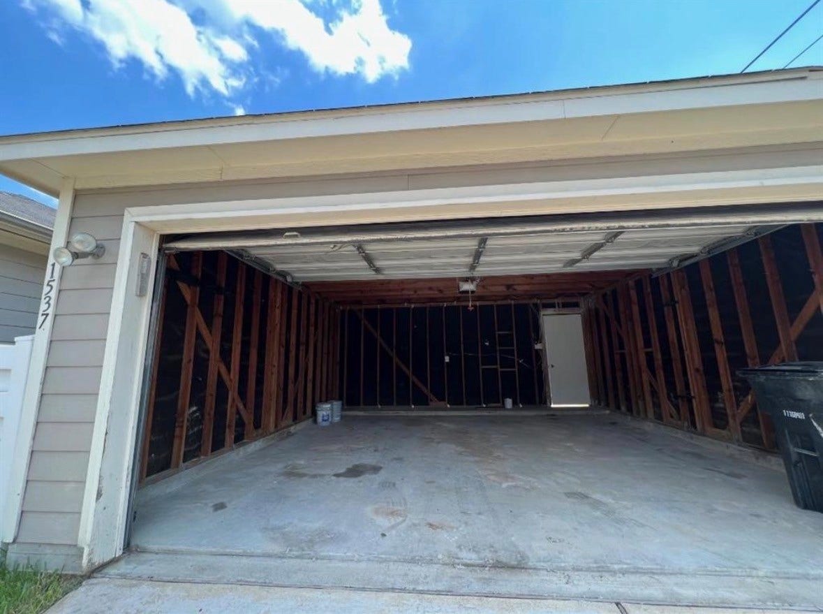 1537 Nichole Woods Drive, Houston, TX 77047 Garage