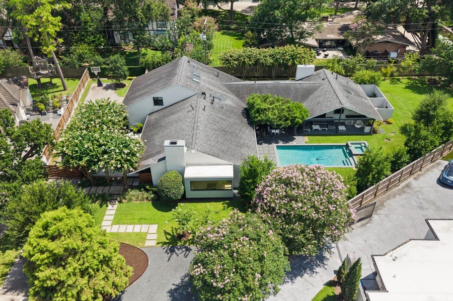 Property photo for 10 Inwood Oaks Drive, Houston, TX