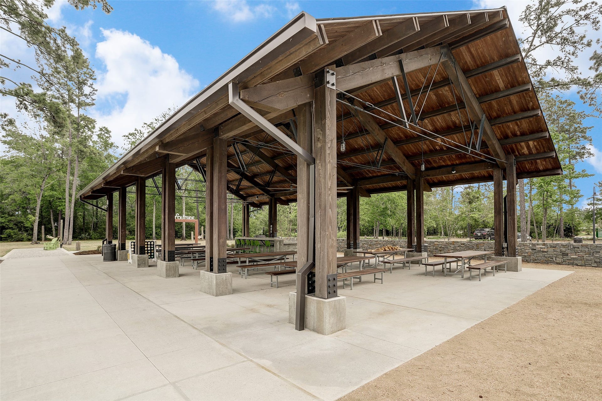 17207 Rainier Creek Drive, Humble, TX 77346 Outdoor Kitchen & Gathering Area
