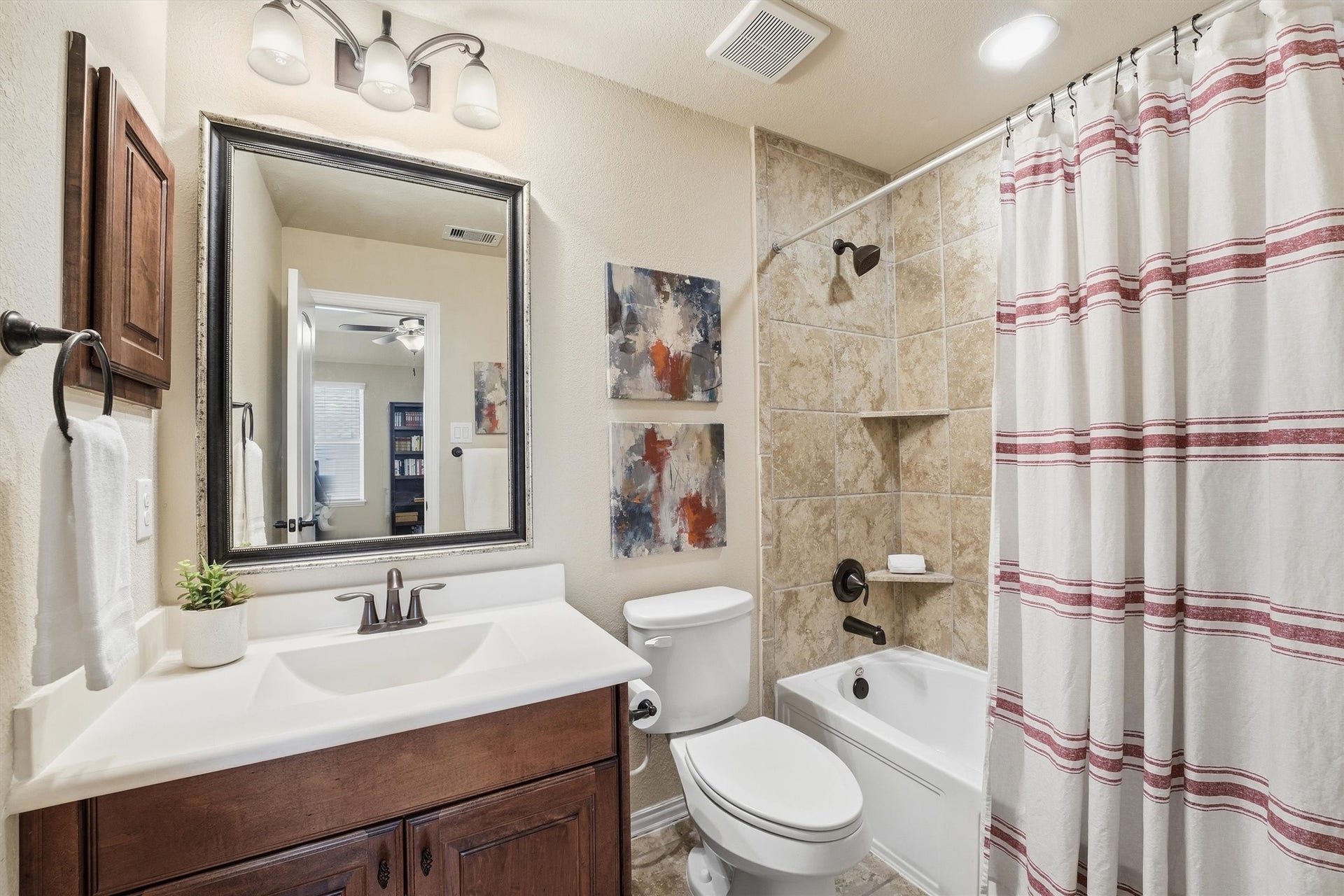 17207 Rainier Creek Drive, Humble, TX 77346 Full Bath - Upstairs