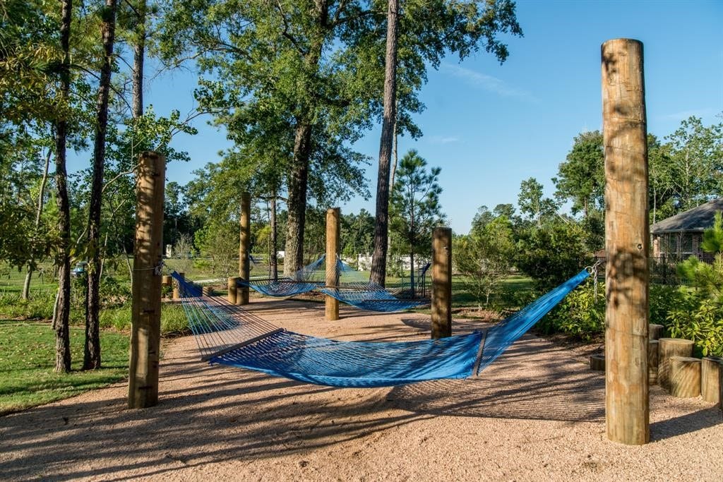 17207 Rainier Creek Drive, Humble, TX 77346 Madera Creek Hammock Lounge