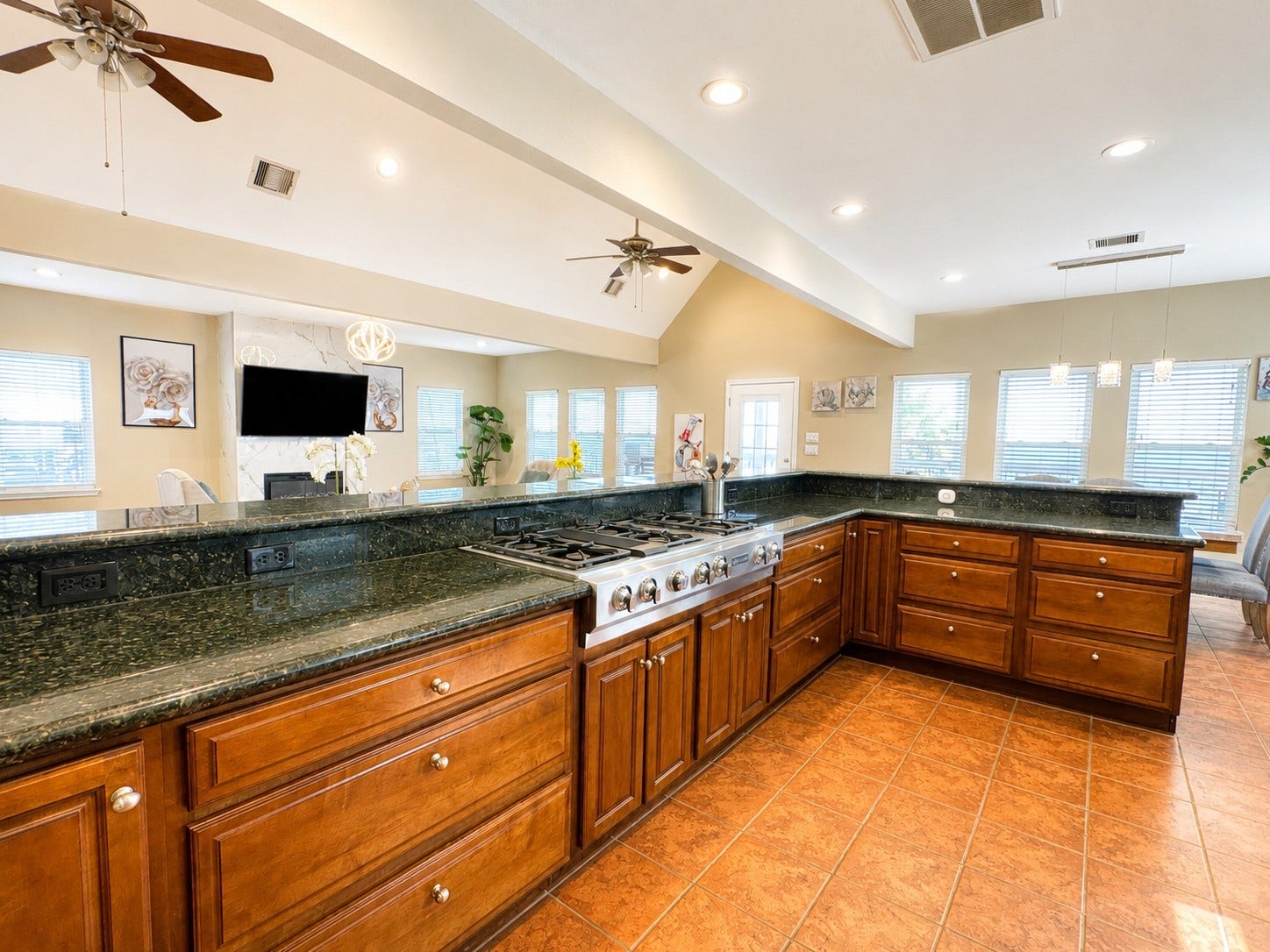 1813 Avenue A, Dickinson, TX 77539 1813 Avenue A, Dickinson, TX 77539