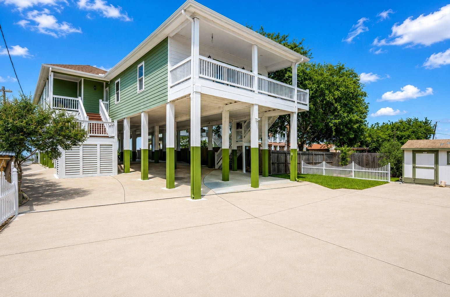 1813 Avenue A, Dickinson, TX 77539 1813 Avenue A, Dickinson, TX 77539