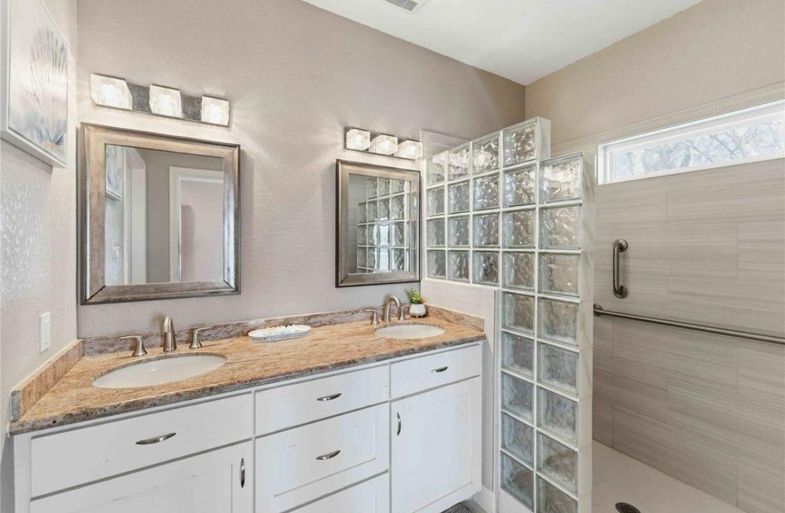 1813 Avenue A, Dickinson, TX 77539 1813 Avenue A, Dickinson, TX 77539