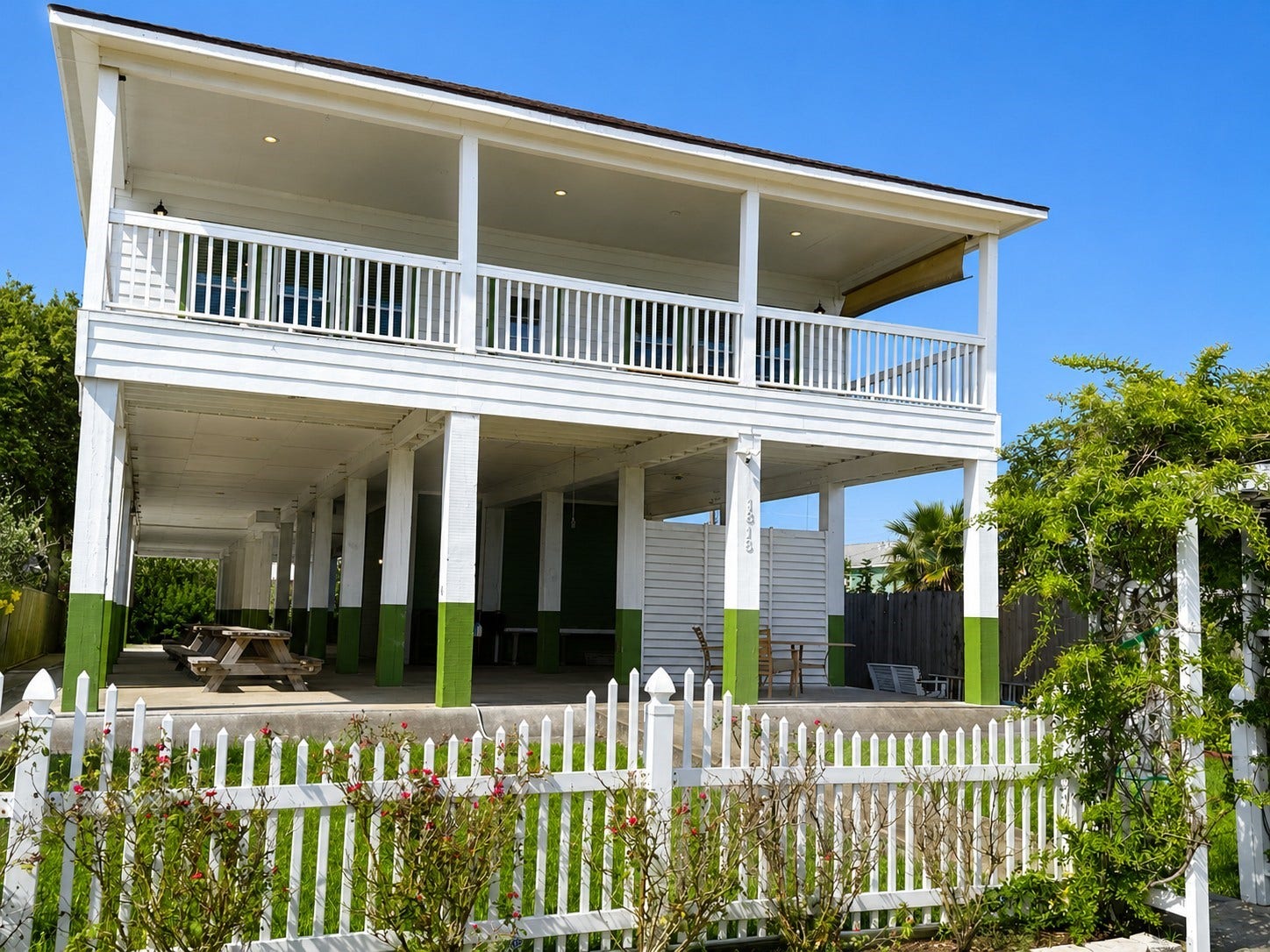 1813 Avenue A, Dickinson, TX 77539 1813 Avenue A, Dickinson, TX 77539