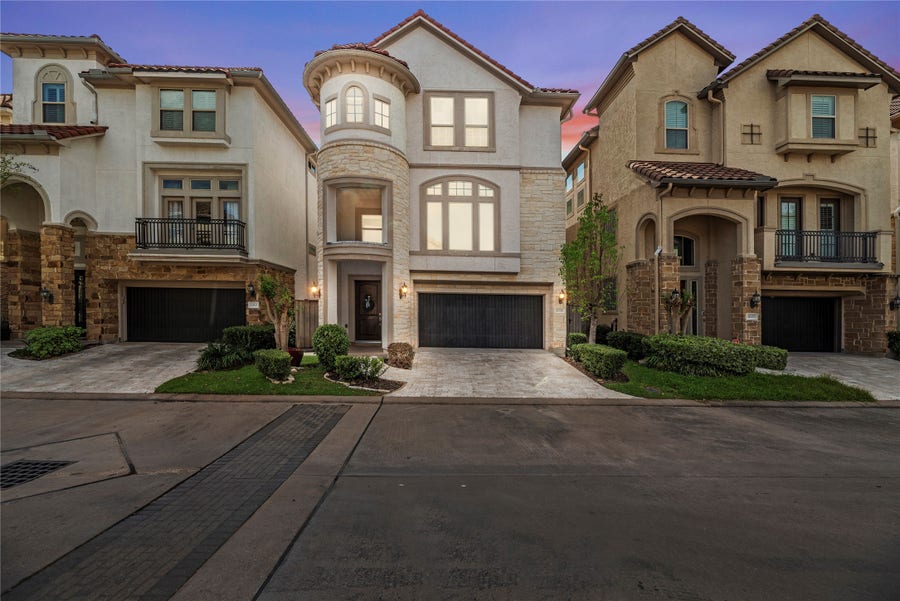 Property photo for 1006 Old Oyster Trail, Sugar Land, TX