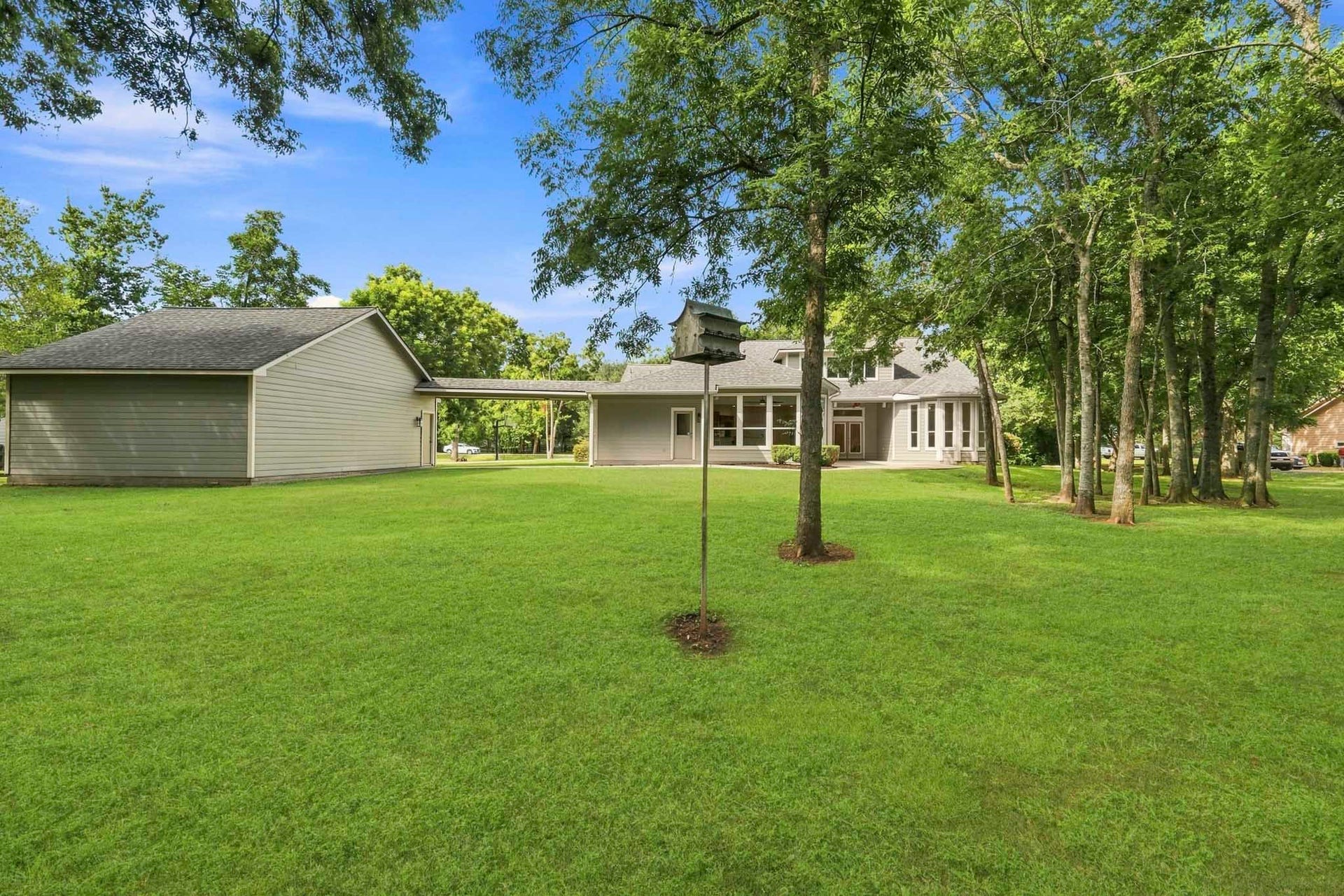 5202 Bessies Creek Trace, Fulshear, TX 77441 The huge Backyard is beautifully shaded by an abundance of mature trees, and is home to a wonder of nature to enjoy; from graceful White-tailed Deer and playful River Otters to majestic Herons, Cranes, and a variety of native birds, the setting is a wonder of nature.