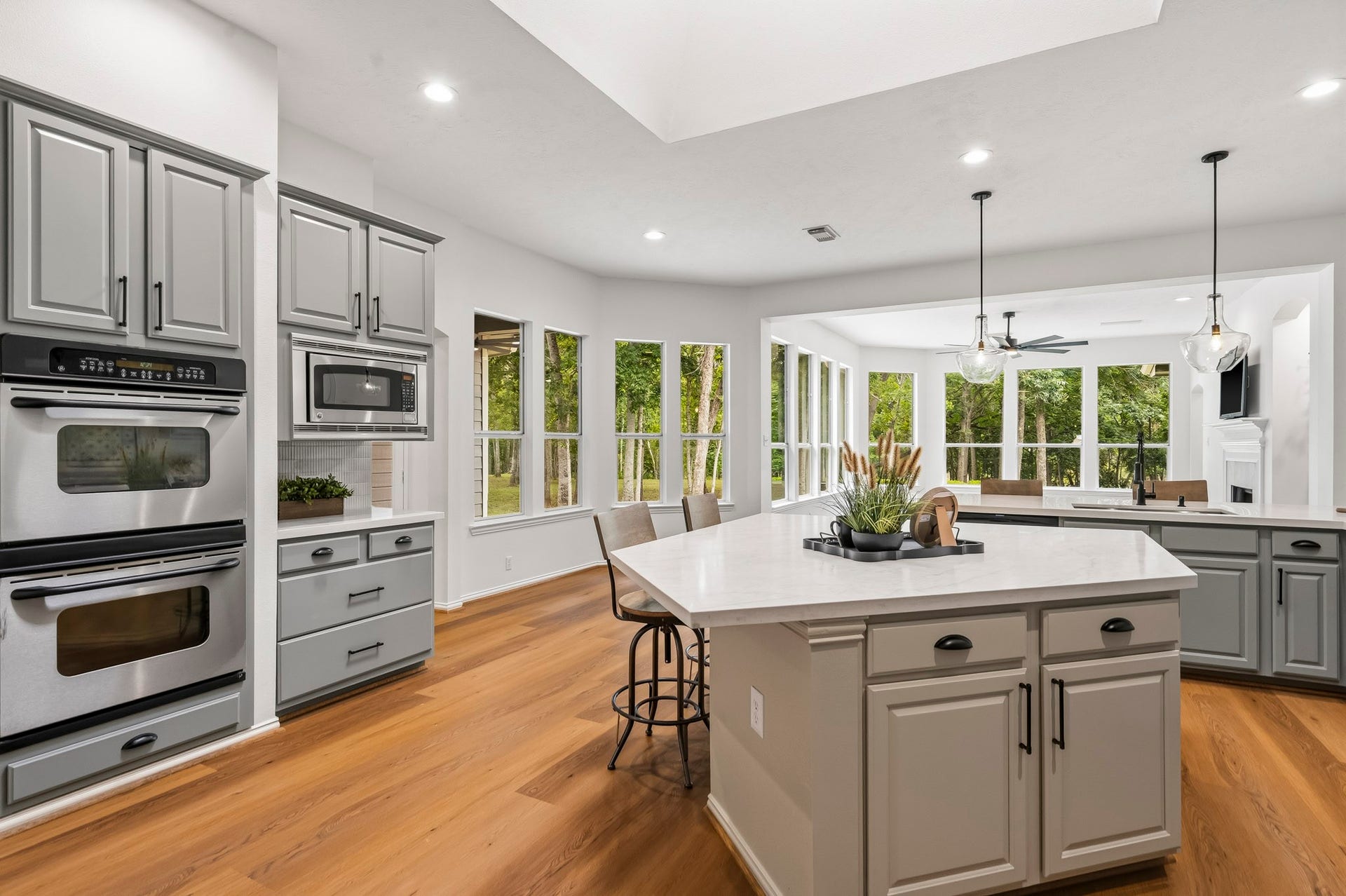 5202 Bessies Creek Trace, Fulshear, TX 77441 The Kitchen comes equipped with stainless steel, GE appliances that include built-in double ovens, a 5-burner gas range, built-in microwave, and whisper quiet dishwasher.