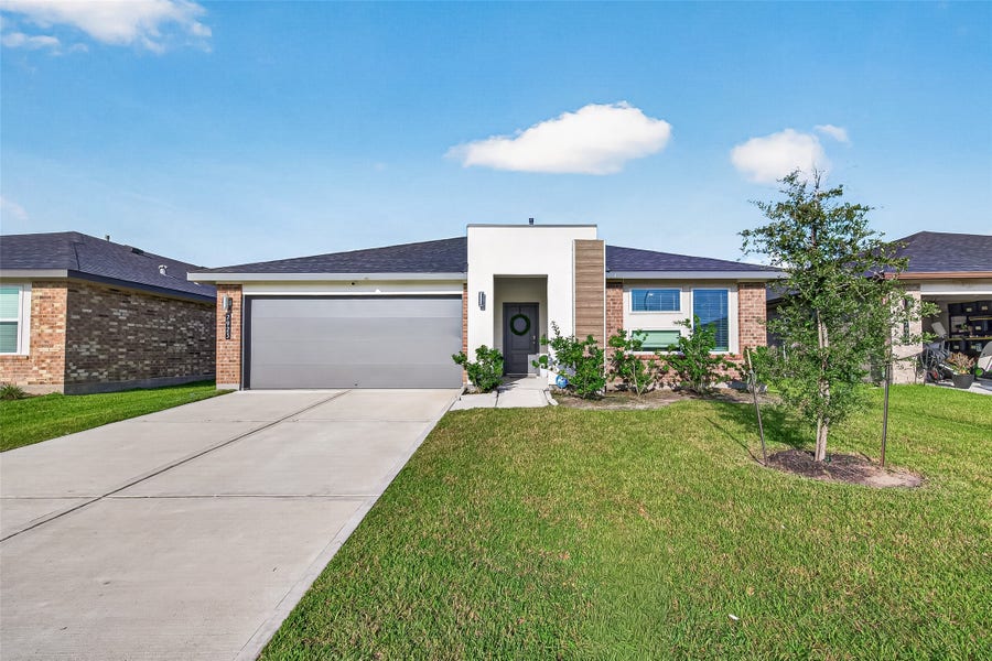 Property photo for 7923 Sleek Flock Lane, Rosharon, TX