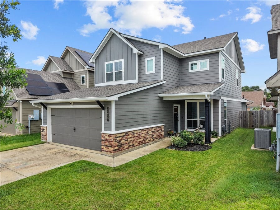 Property photo for 125 Austin Road, Angleton, TX