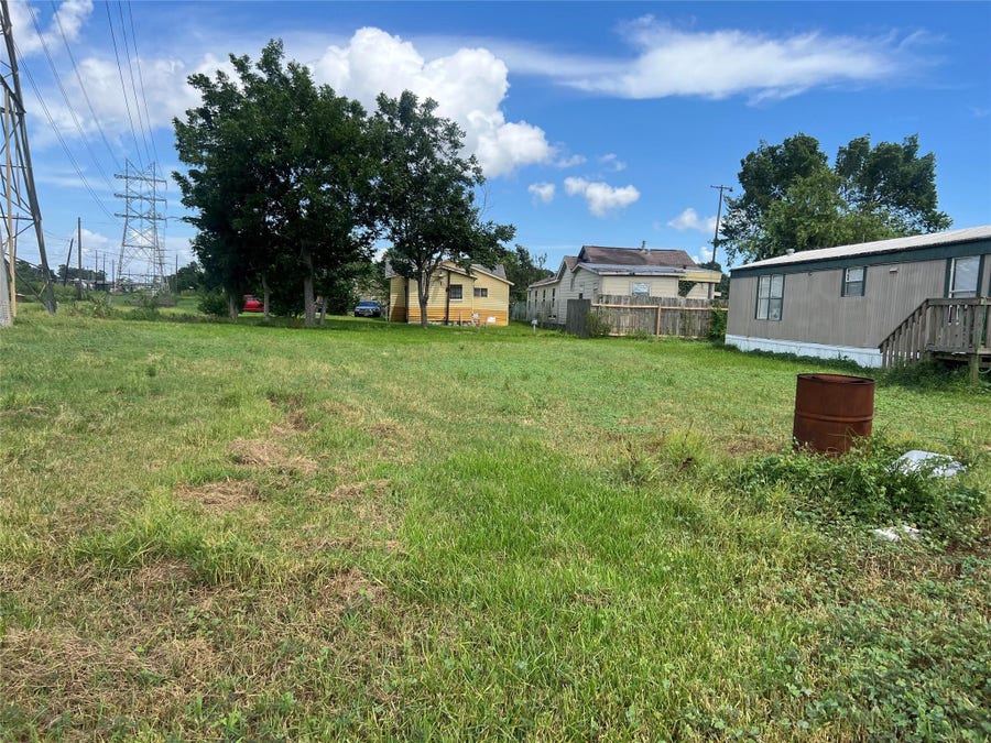 Property photo for 000 Pine Street, Baytown, TX