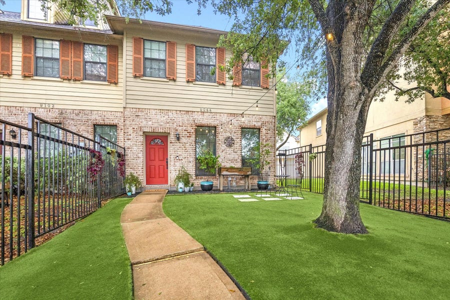 Property photo for 9044 Lakes At 610 Drive, Houston, TX