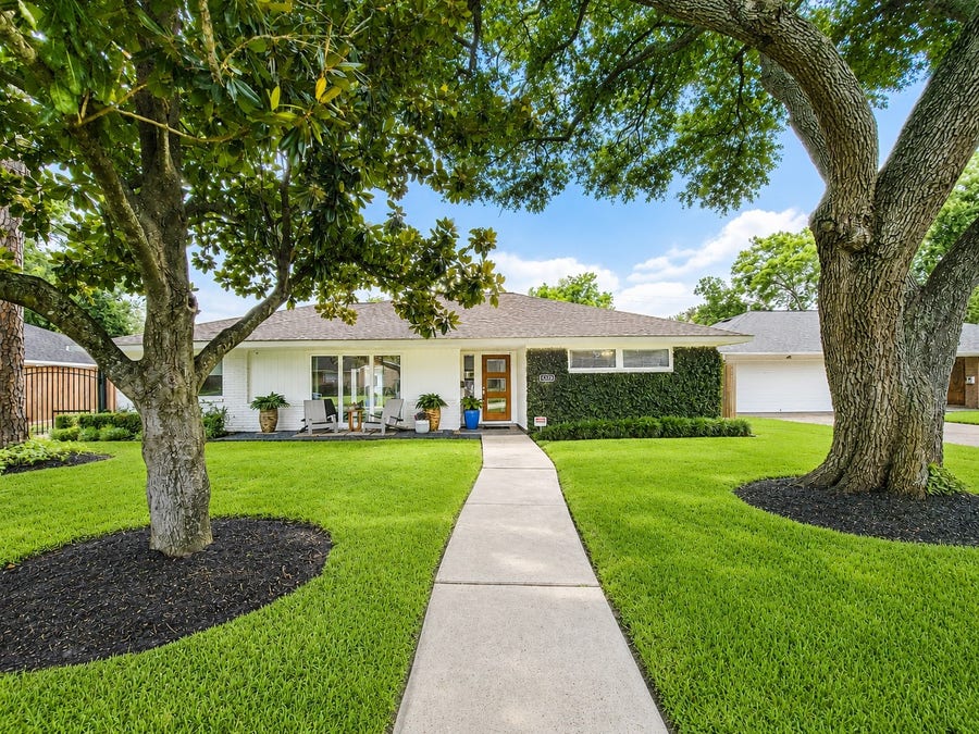 Property photo for 4326 Briarbend Drive, Houston, TX