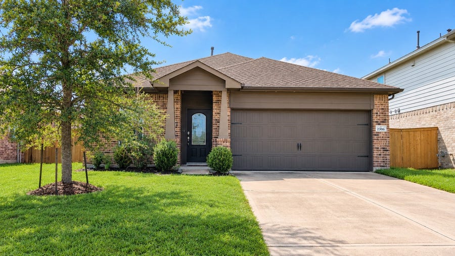 Property photo for 2306 Red Slate Drive, Rosharon, TX