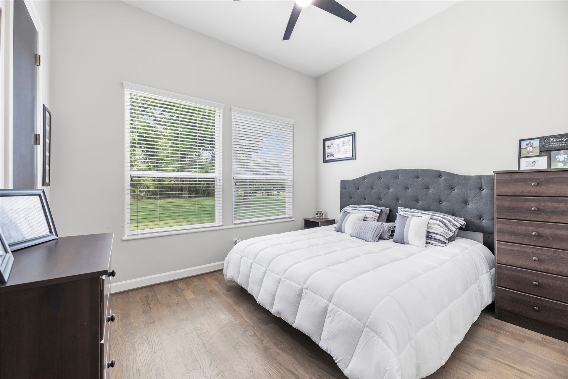23 Westpoint Drive, Missouri City, TX 77459 Comfortable guest suite with hardwood floors and peaceful greenbelt views.