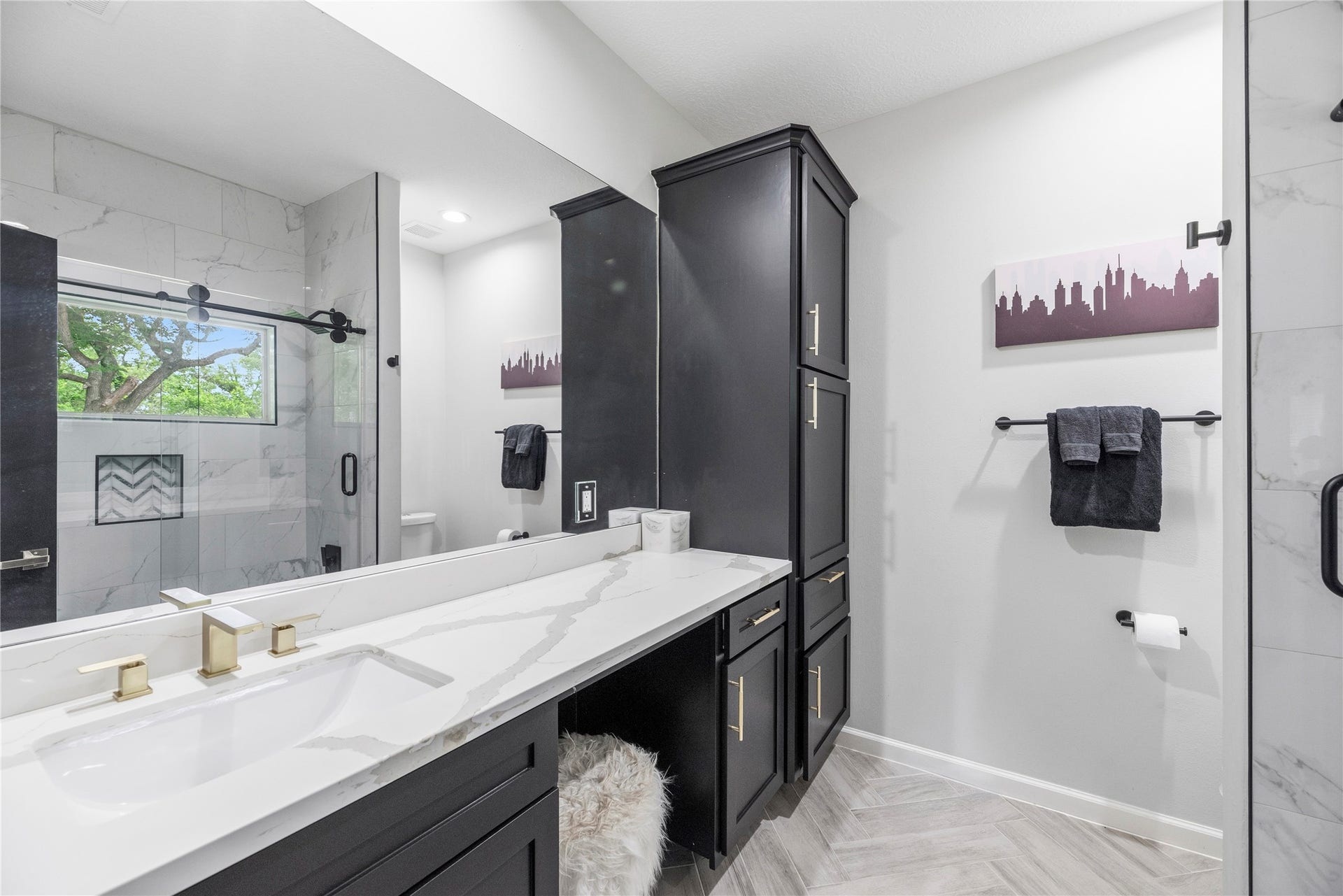 23 Westpoint Drive, Missouri City, TX 77459 Beautifully finished bathroom featuring premium materials and abundant storage.