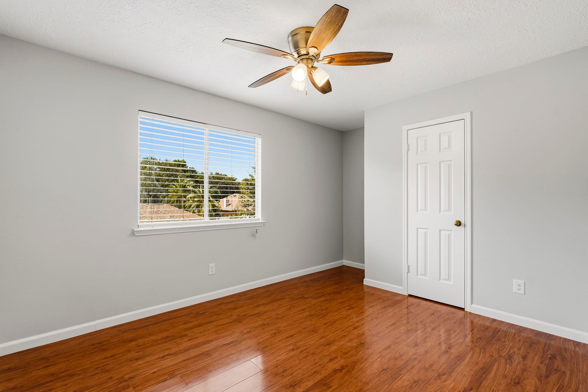 5815 Red River Drive, Dickinson, TX 77539 Bedroom 2