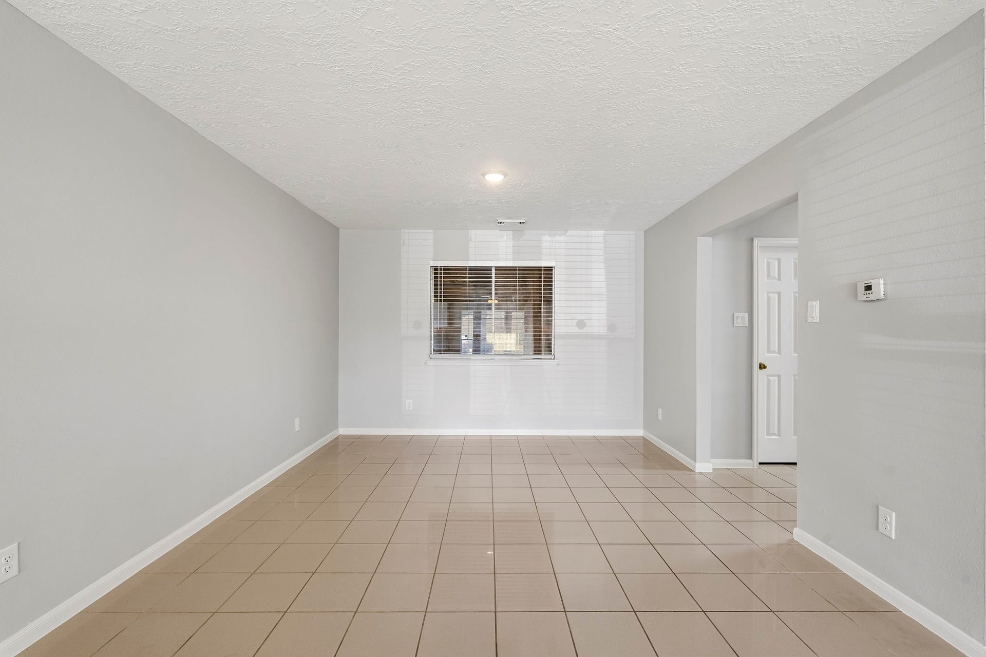 5815 Red River Drive, Dickinson, TX 77539 Living room