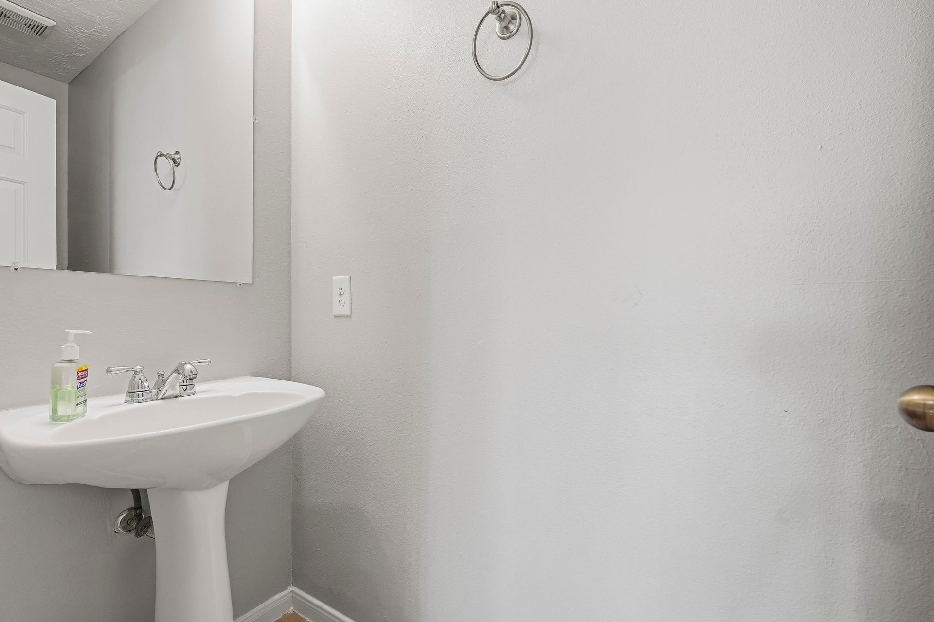 5815 Red River Drive, Dickinson, TX 77539 Downstairs half bath