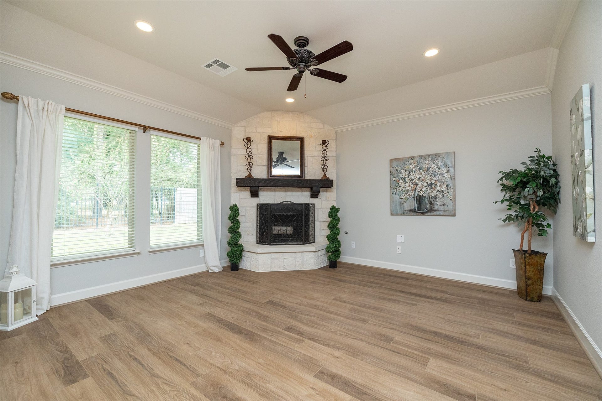 10722 Sir Alex Drive, Tomball, TX 77375 10722 Sir Alex Drive, Tomball, TX 77375