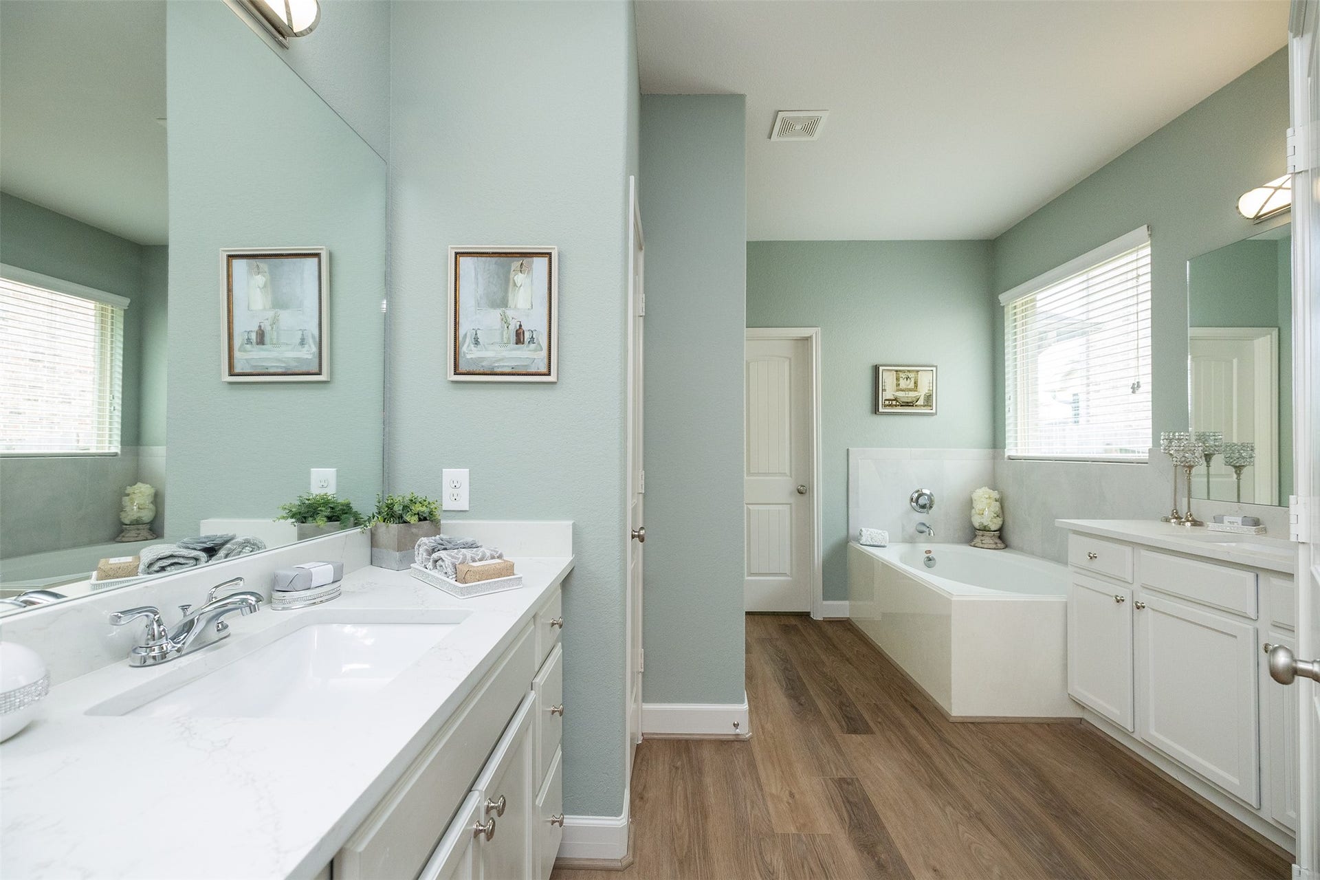10722 Sir Alex Drive, Tomball, TX 77375 10722 Sir Alex Drive, Tomball, TX 77375