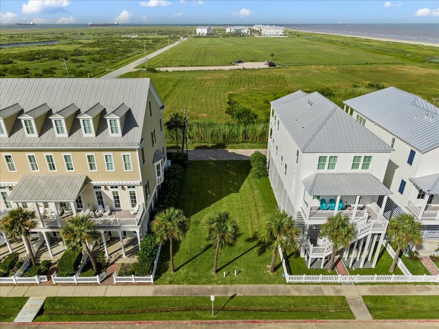 Property photo for 726 Positano Road, Galveston, TX