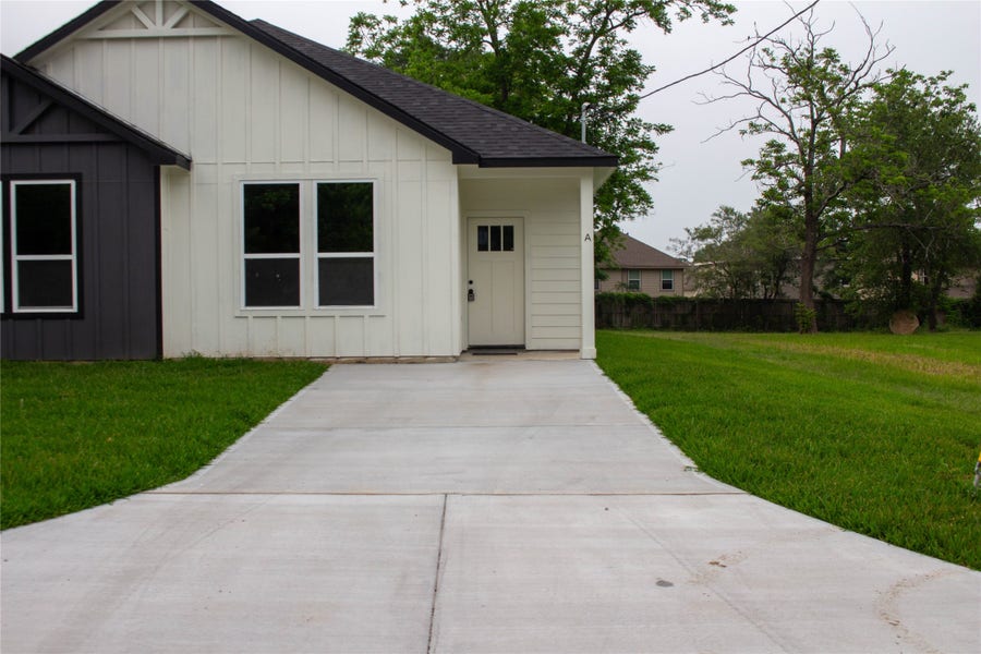 Property photo for 106 Runnels Street, #A, Willis, TX