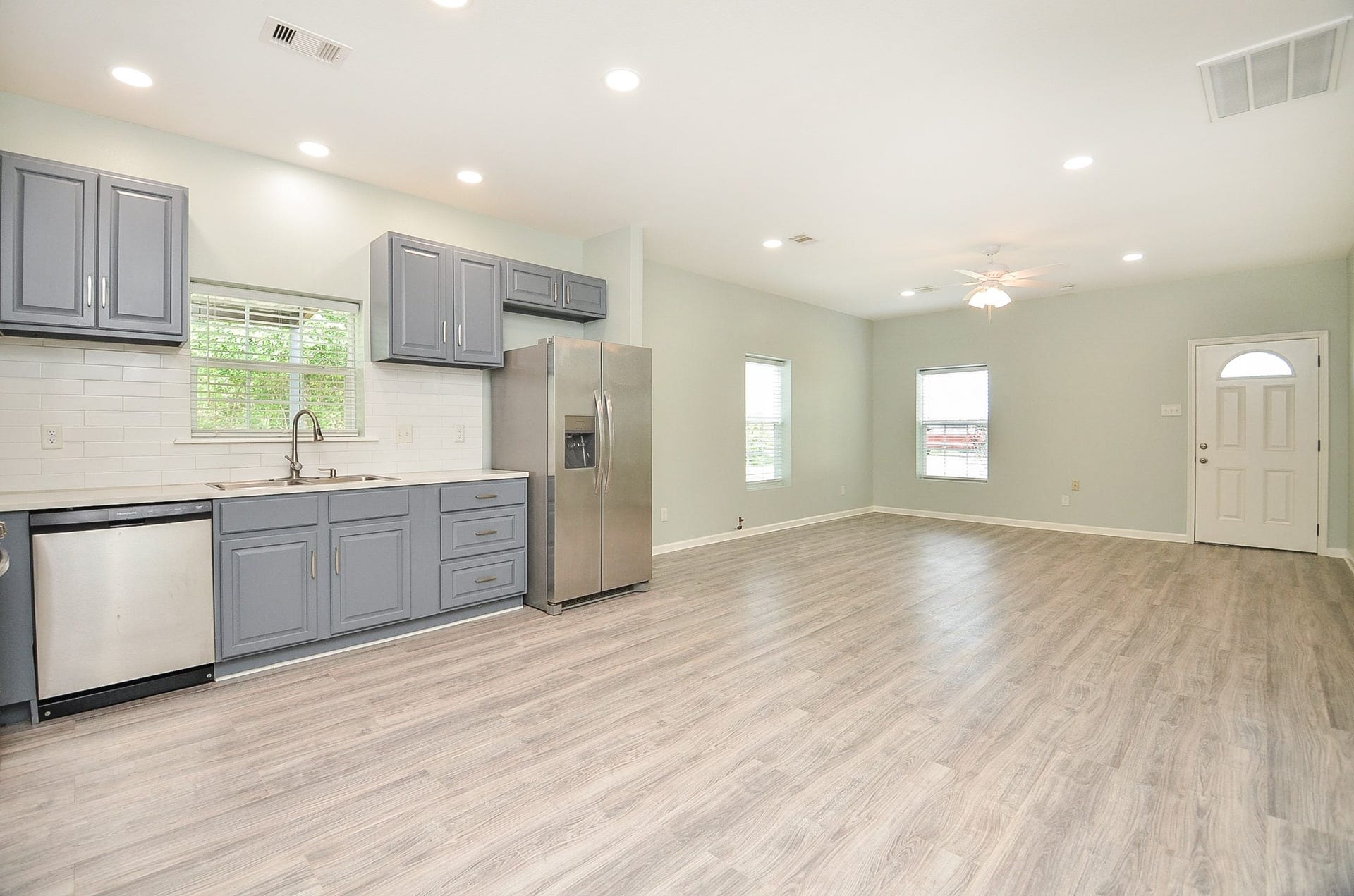 What an excellent from the living space to front door, literally. And, the best part of undefined, unobstructed space is that you're in charge of what you put, where!