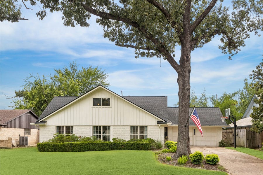 Property photo for 2406 Brooktree Drive, Houston, TX