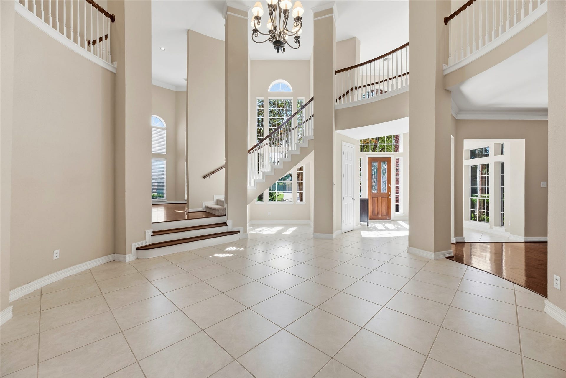12103 Cypress Creek Lakes Drive, Cypress, TX 77433 Large entryway.