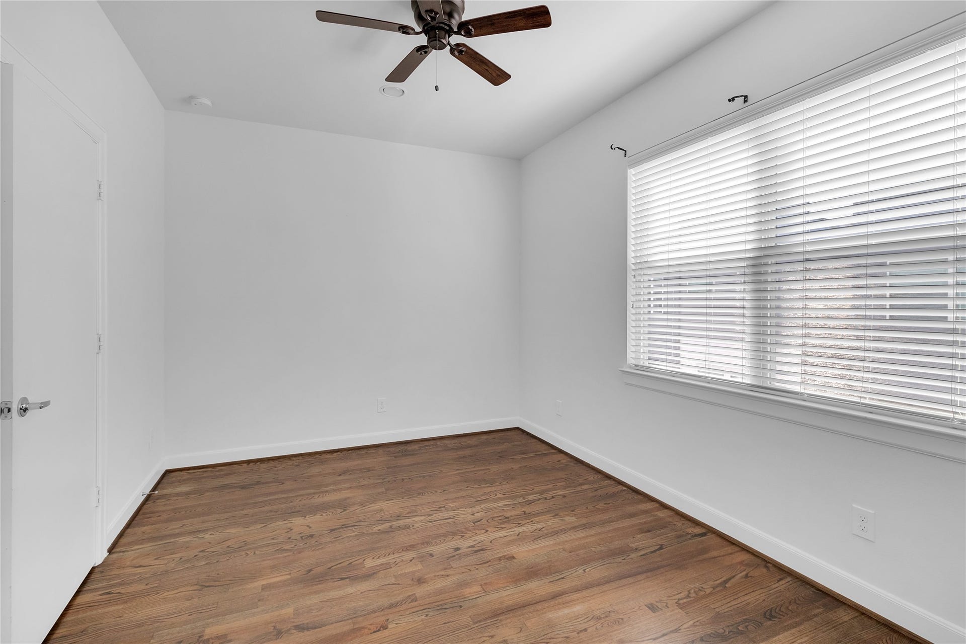 Laundry room located in the 3rd floor, between both bedrooms