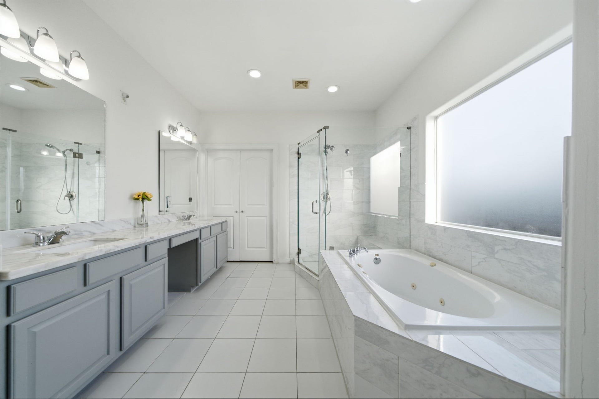 907 Lawrence Street, Houston, TX 77008