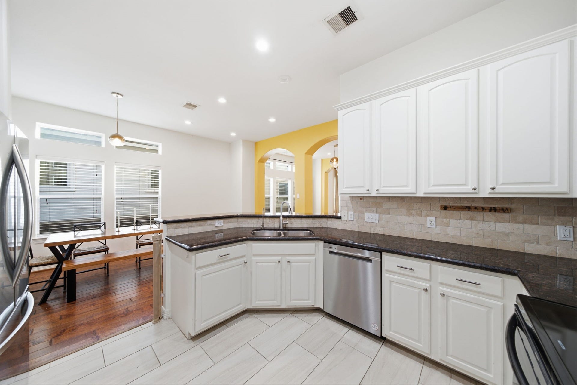 907 Lawrence Street, Houston, TX 77008